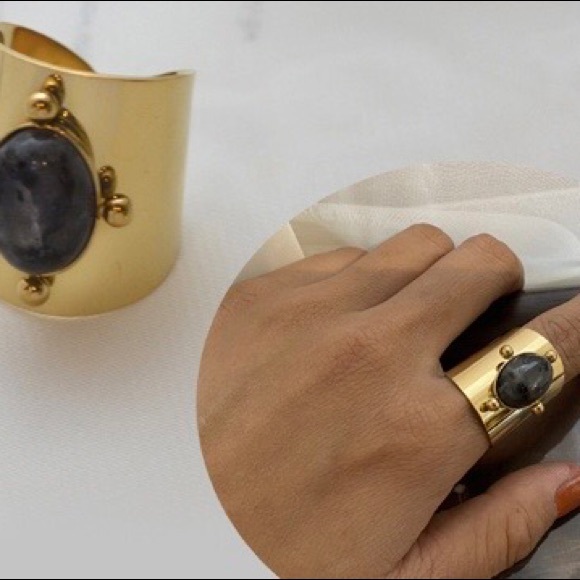 Vintage! Wide! Bold! Ring - Picture 2 of 3